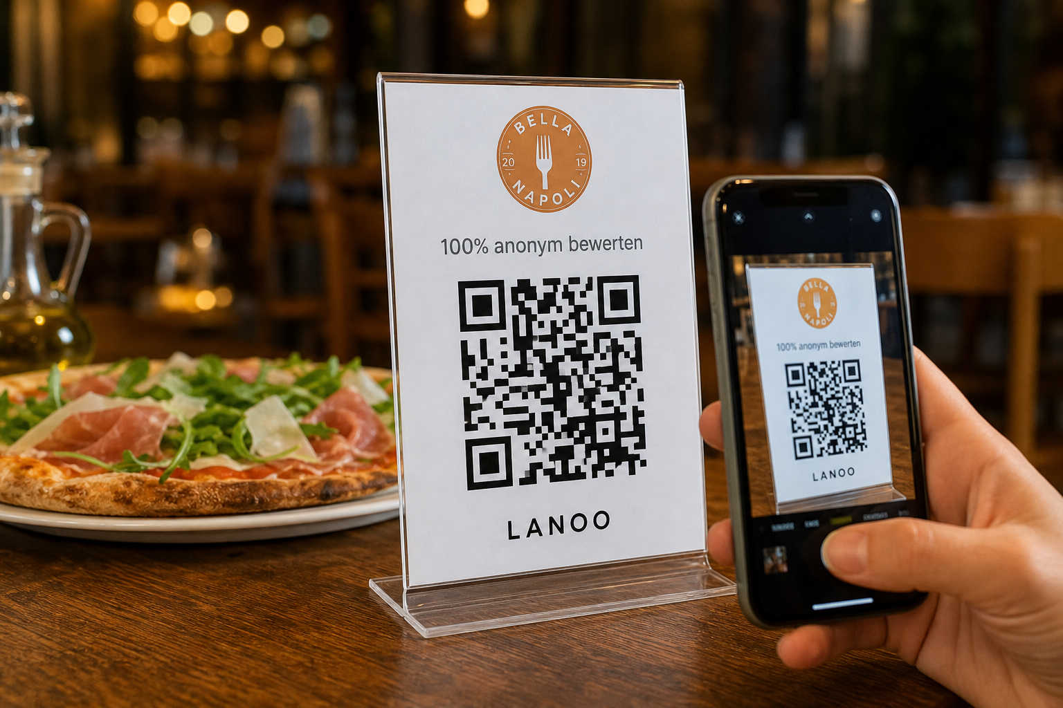 Gast scannt QR-Code in einem Restaurant